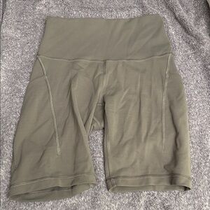 Lululemon Wunder train short pockets 8” size 4 pale olive green